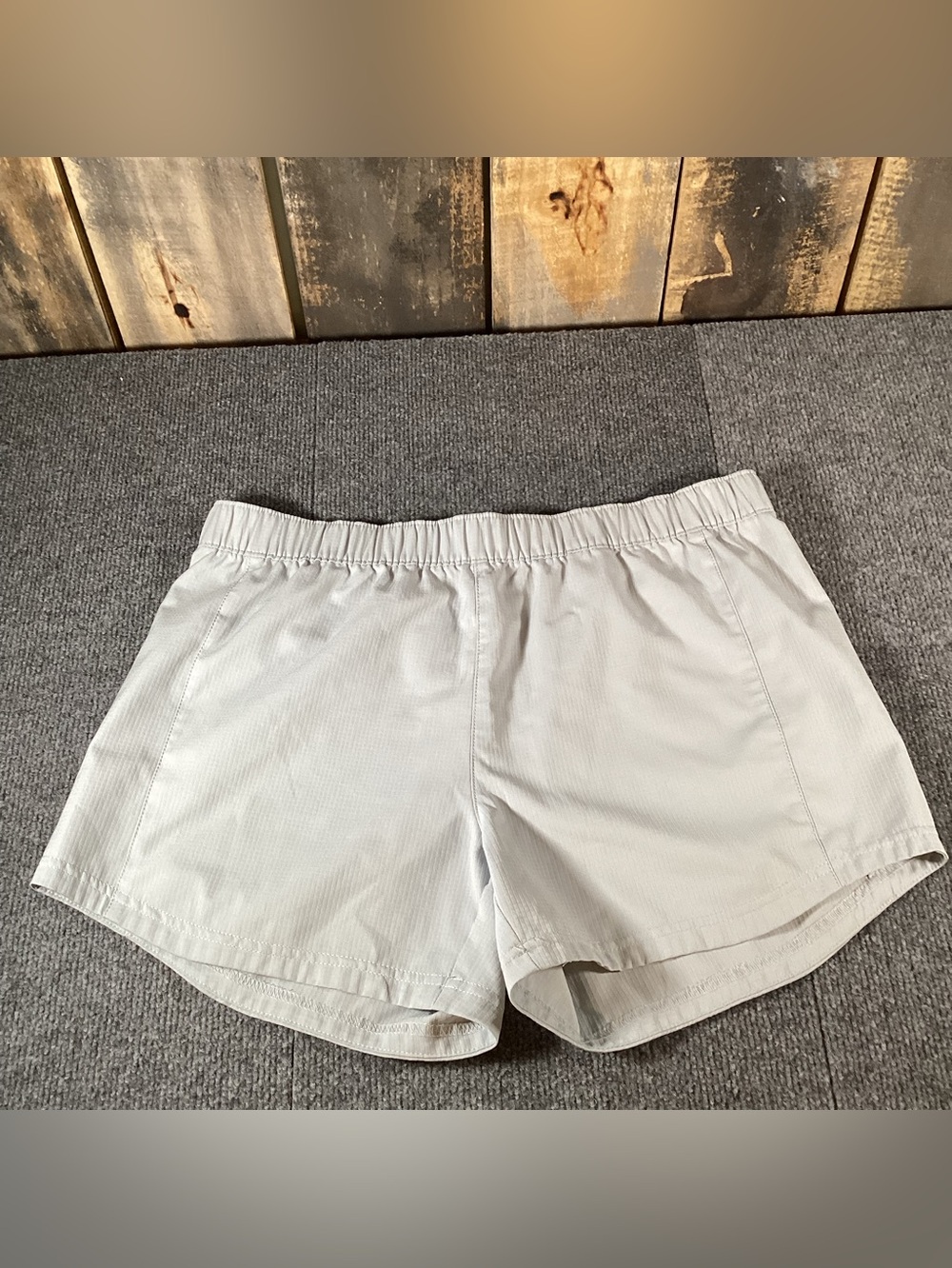 Columbia PFG water shorts women’s size medium